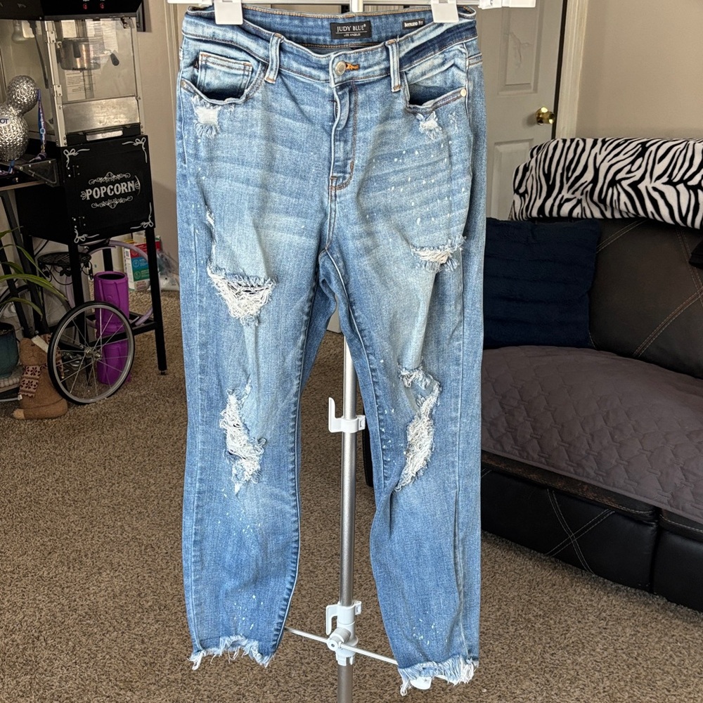 Judy Blue Women's Light Blue Distressed Boyfriend Jeans - Picture 2 of 4